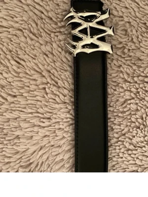 (BUNDLE) 7 bälten, 1 tröja - 2 amirri, 3 gucceee(en svart, 2 bärs), 1 llvv, 1 chreome heart, 1 Ralph lauren knit(Xs). 