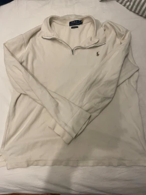 Ralph Lauren Halfzip - Halfzip ifrån Ralph Lauren, köpte den förra året på zalando. Har använts max 10 gånger. Stl M | Nypris på över 2000kr