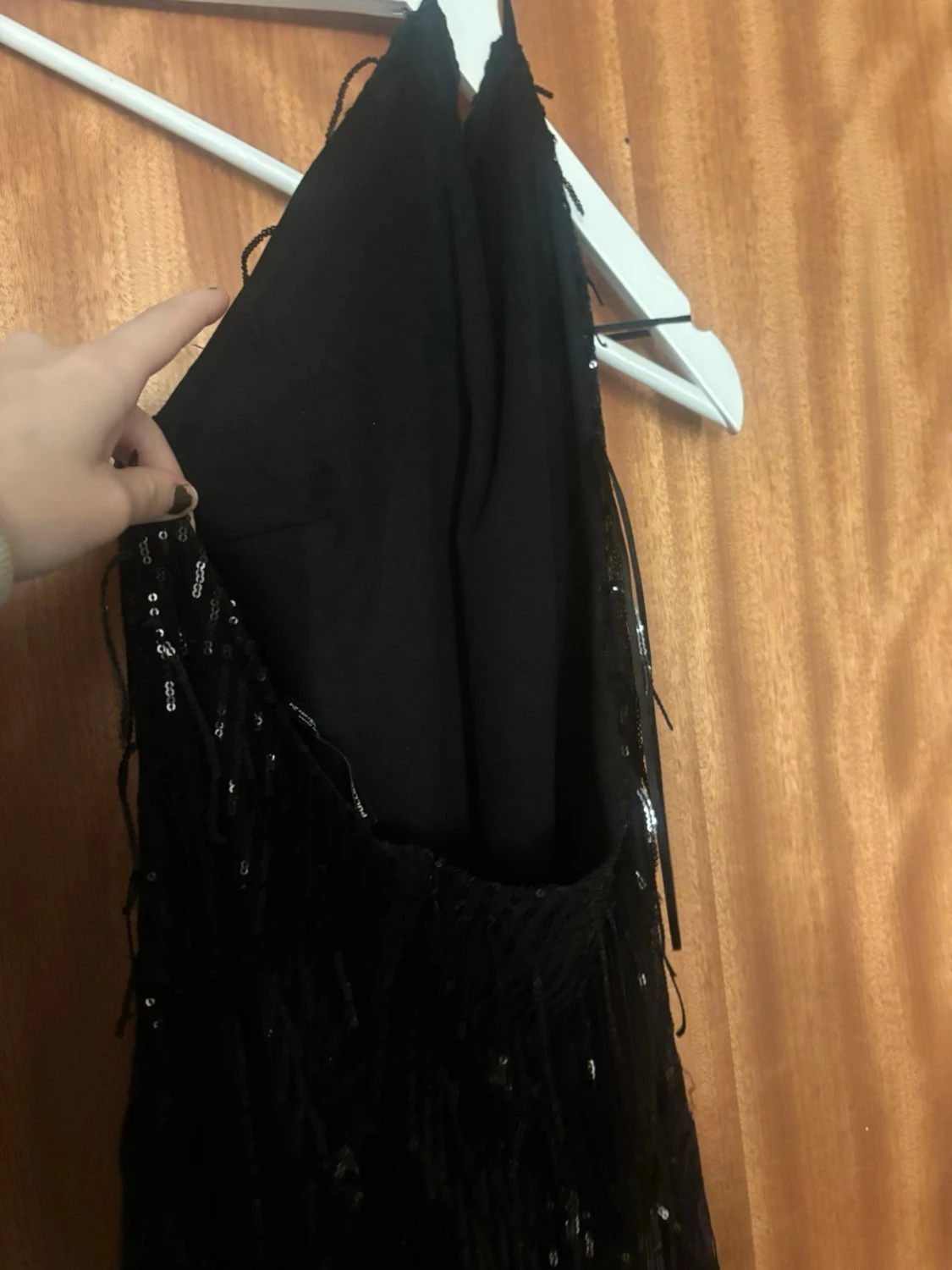 Svart glittrig oneshoulder klänning från pull and beer  - 2