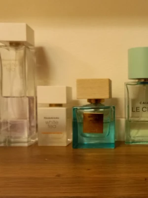 Parfymsplit 🌟 - Splittar parfymer från Elizabeth Arden,Rituals,Caia och L'Erbolario i glasdekanter med spray 🌟Se lista bland bilderna 🌟2 ml-20 kr,3 ml-25 kr,5 ml-45 kr🌟Skriv vilka du önskar så lägger jag ut som ett nytt paket