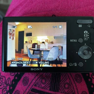 Sony cybershot - Sony cybershot 10.1. Vintage vibes, SD kort och andra tillbehör kommer med. 