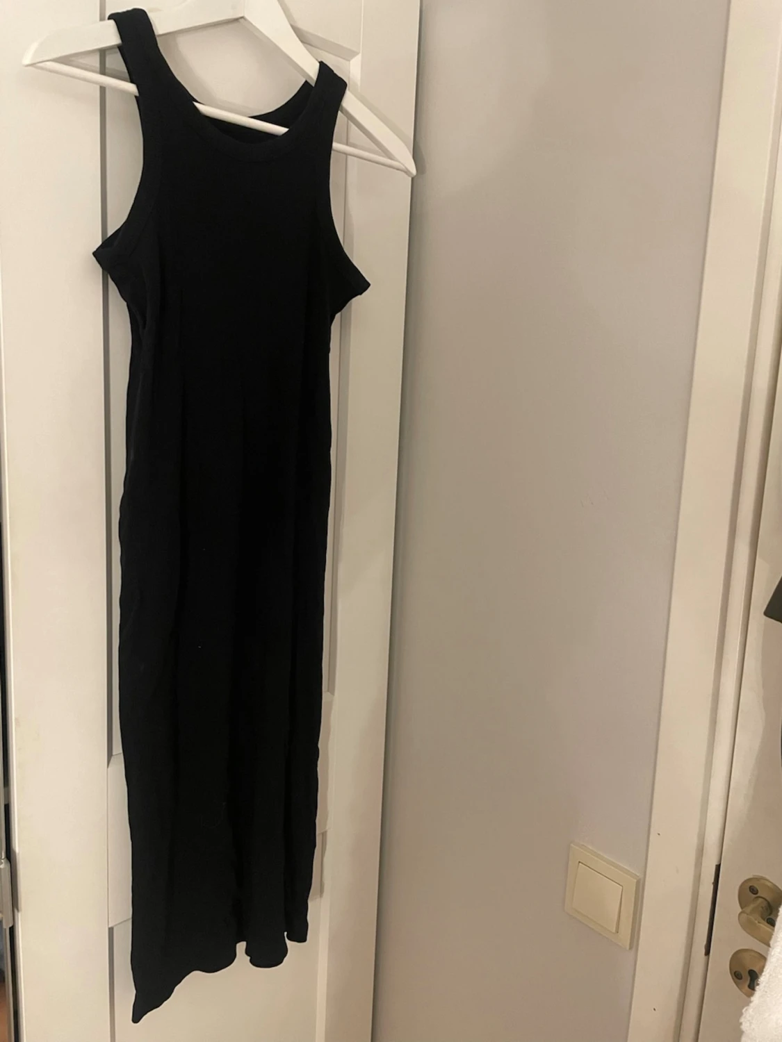 Svart ribbad långklänning