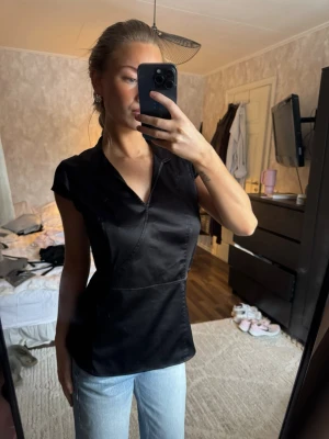Svart topp köpt vintage  - Storlek S/M