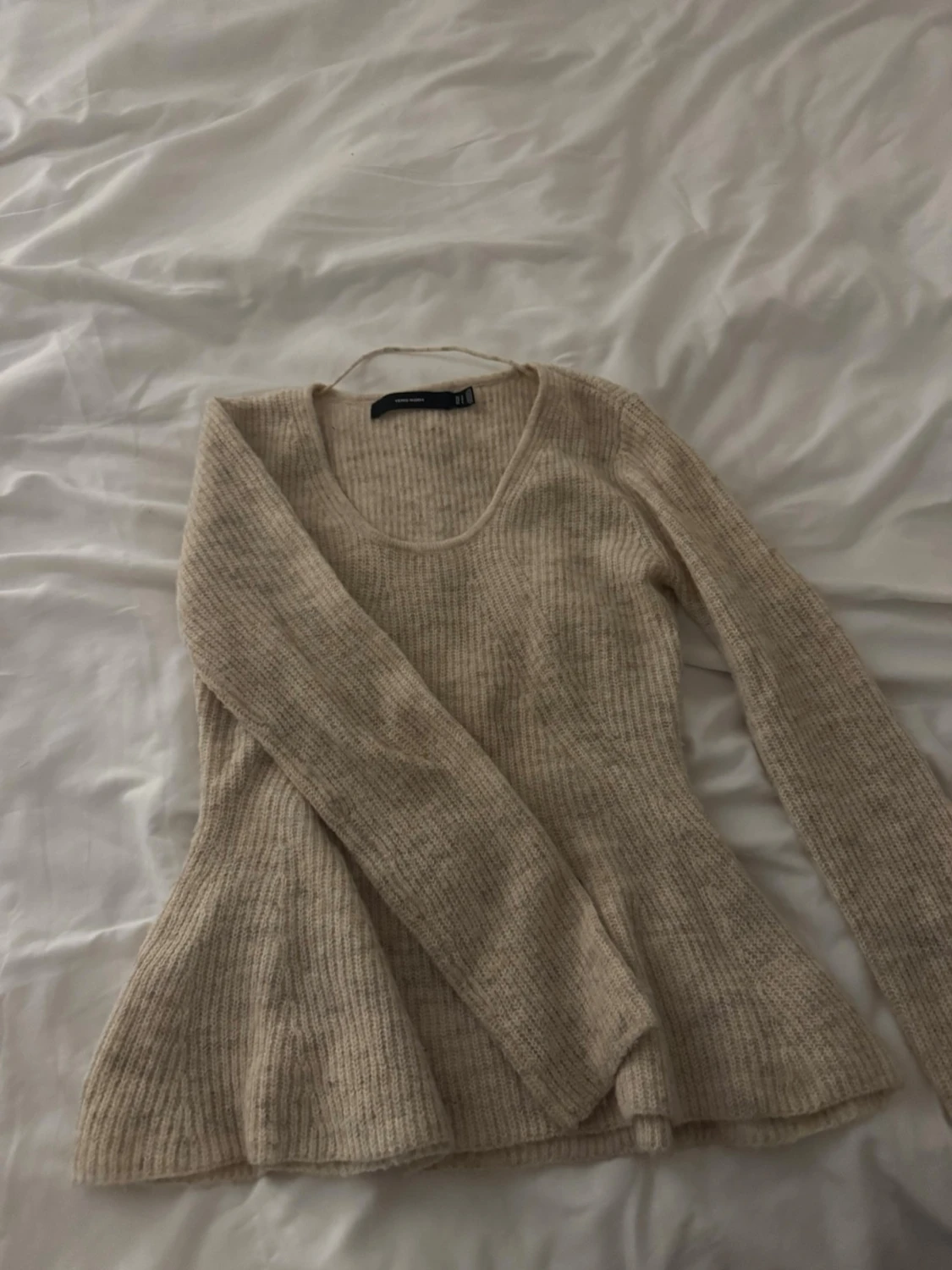 Beige ribbstickad tröja  - 1