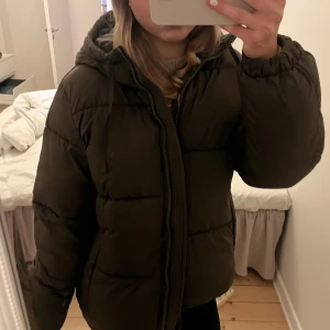 Vinterjacka  - Fin vinterjacka från hm