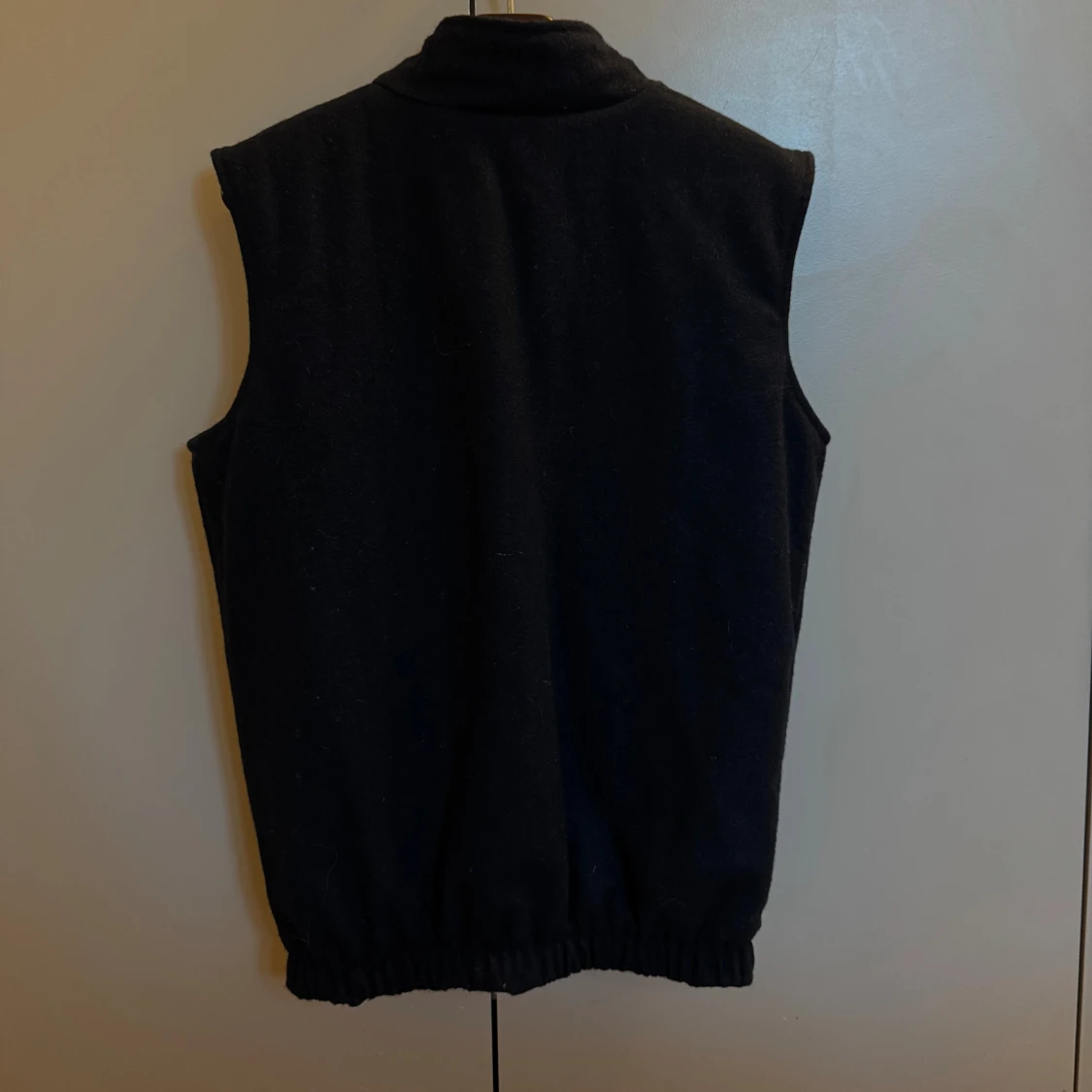 Mörkblå vändbar väst från L'Amoure - 4