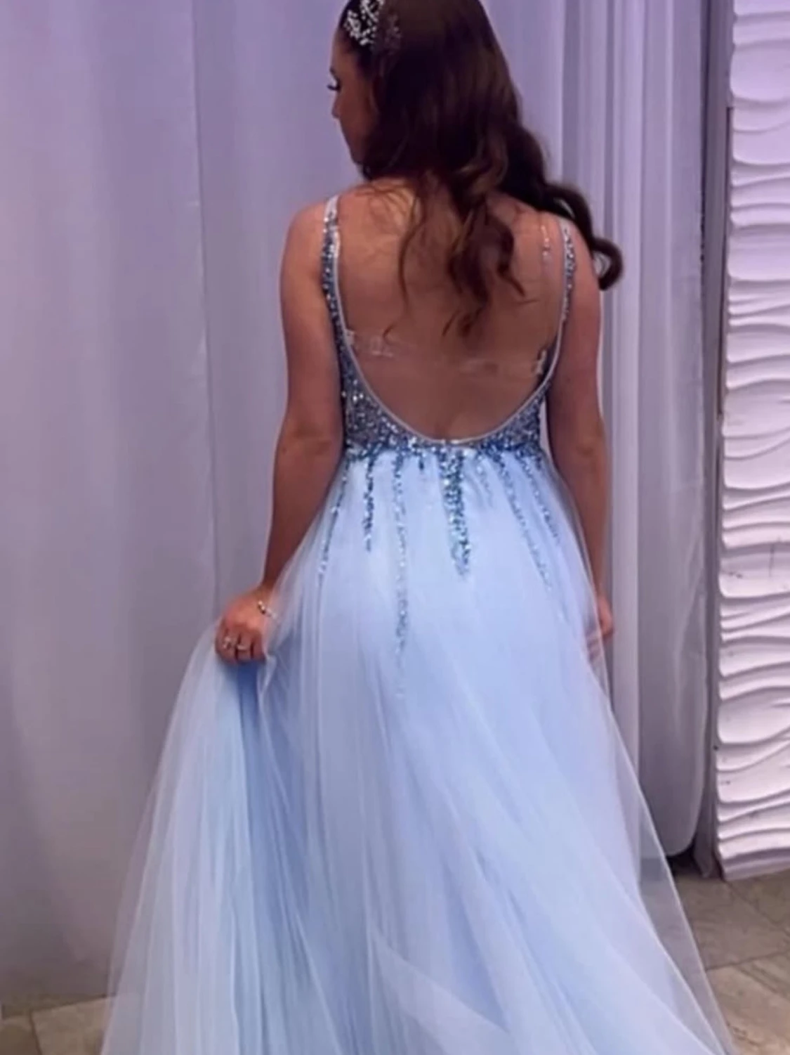 Ljusblå långklänning med paljetter - 1