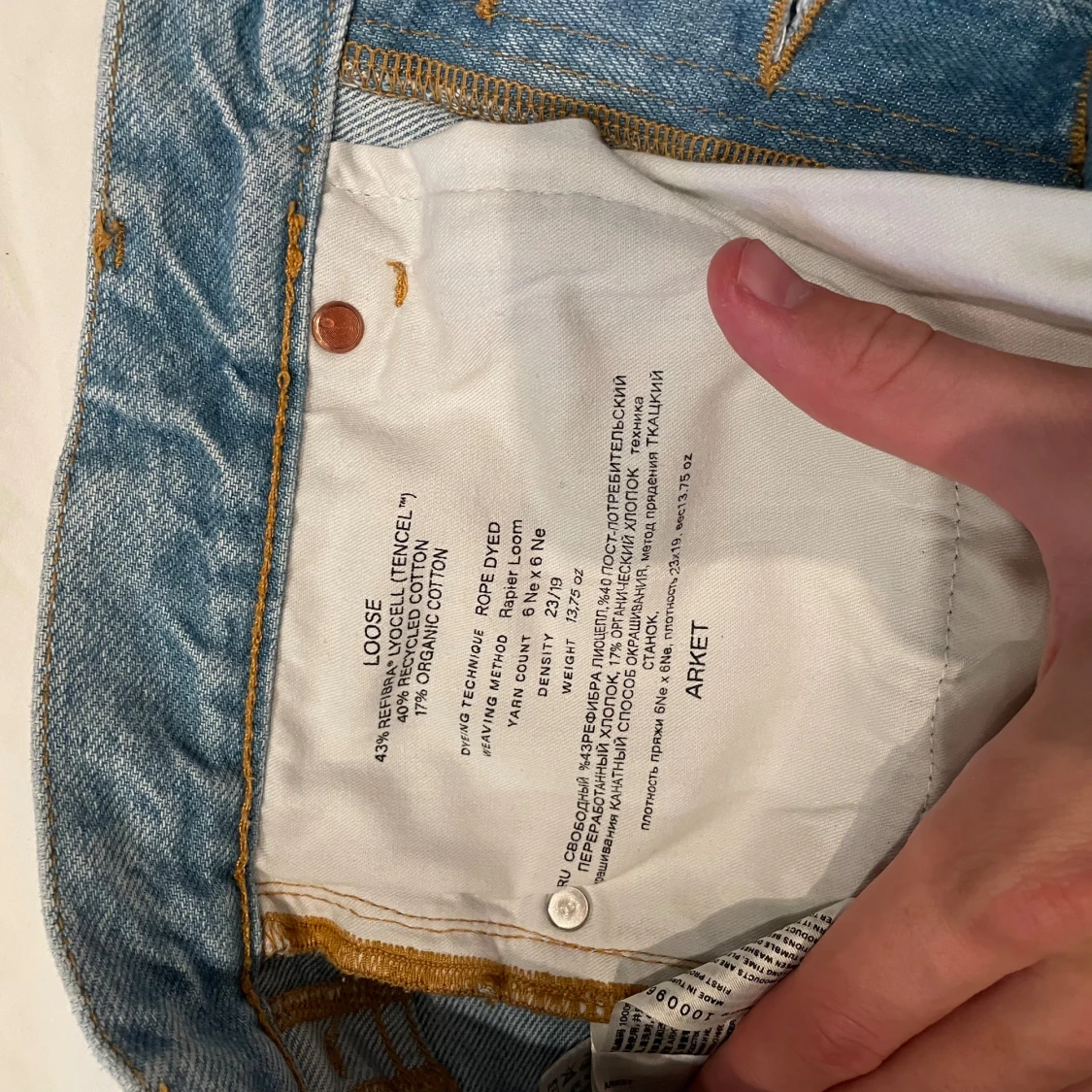 Ljusblå loose fit jeans från Arket - 2