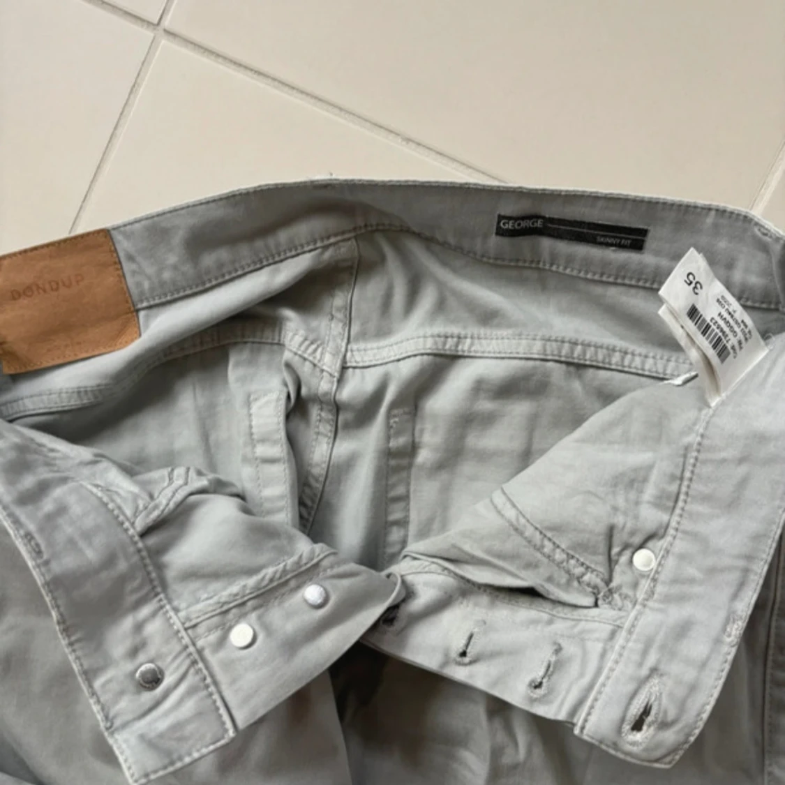 Ljusgrå skinny byxor från Dondup - 2