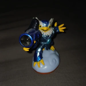 Skylanders Swap Force - Legendary Free Ranger - Skylanders Swap Force figur, Legendary Free Ranger. Fint skick, inga synliga skador eller slitage. Perfekt för samlare eller till ditt Skylanders-spel. Fungerar med kompatibla spelkonsoler och portaler.