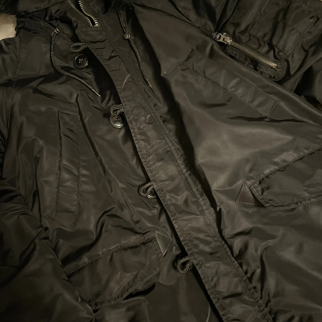 Svart parkajacka med fuskpäls från SIZE8NEEDLE - 2