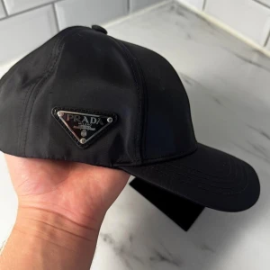 Svart fin keps - Fin, helt ny skick 10/10 ganska clean och snygg