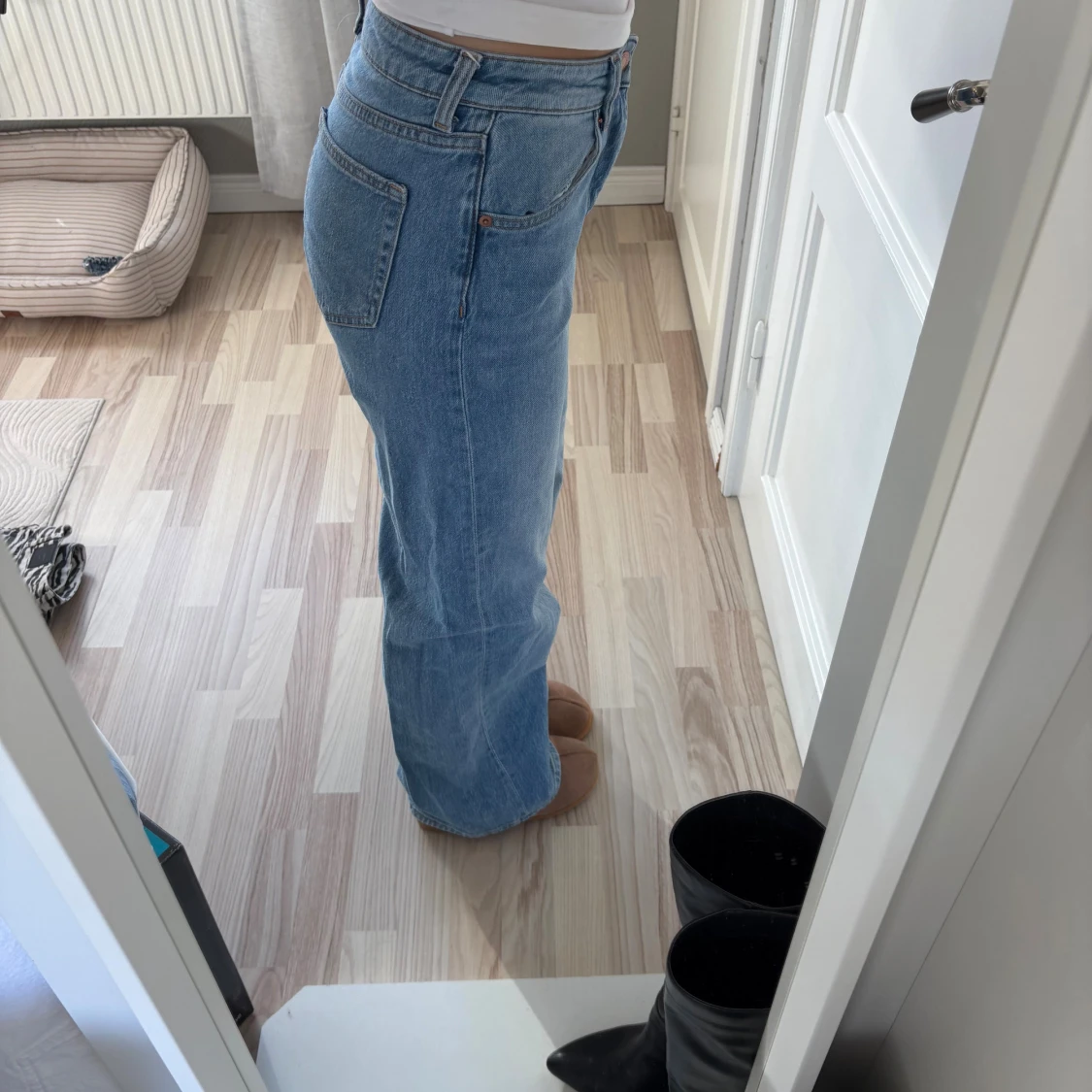 H&M ljusblå wide jeans - 1