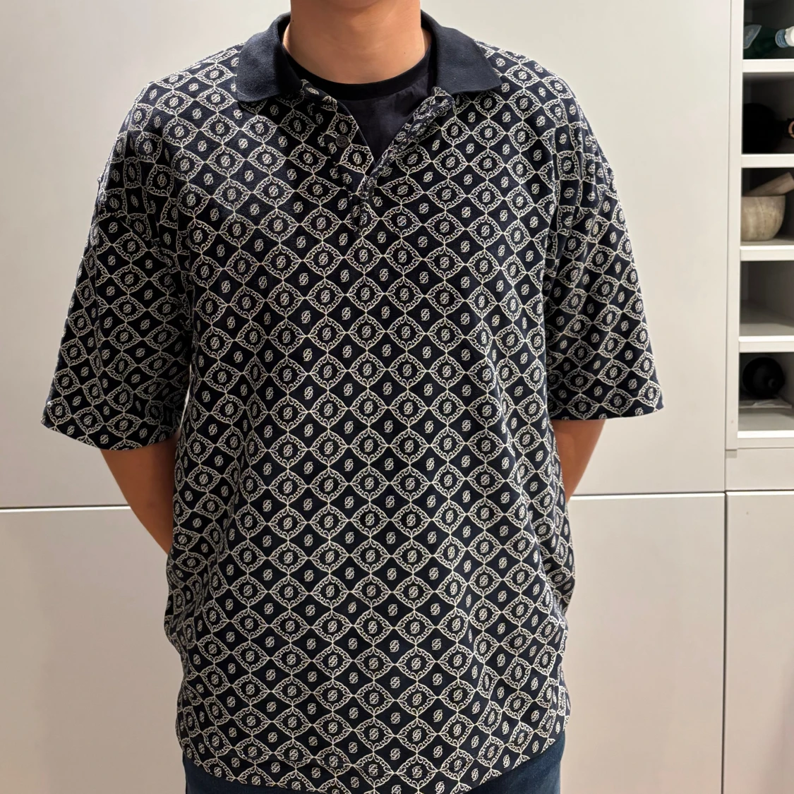 Drole de Monsieur: Mönstrad mörkblå pikéskjorta