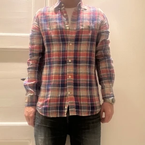 Skjorta från Morris  - Flanell skjorta från Morris. Bra skick inga hål, fläckar osv. Storlek S. Nypris 1999