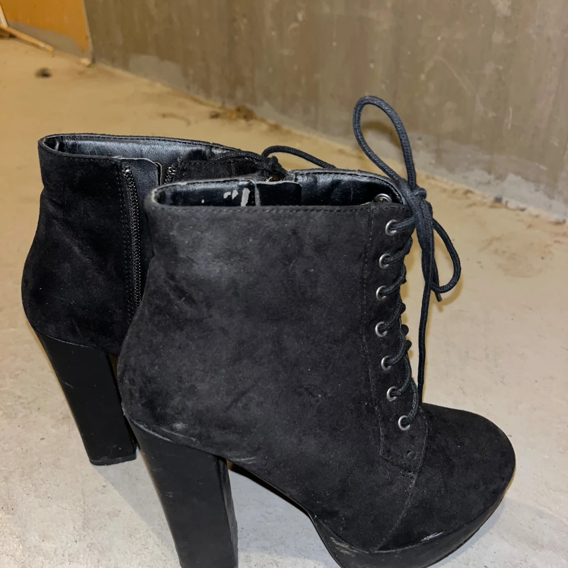 Svarta mocka stövletter med klack