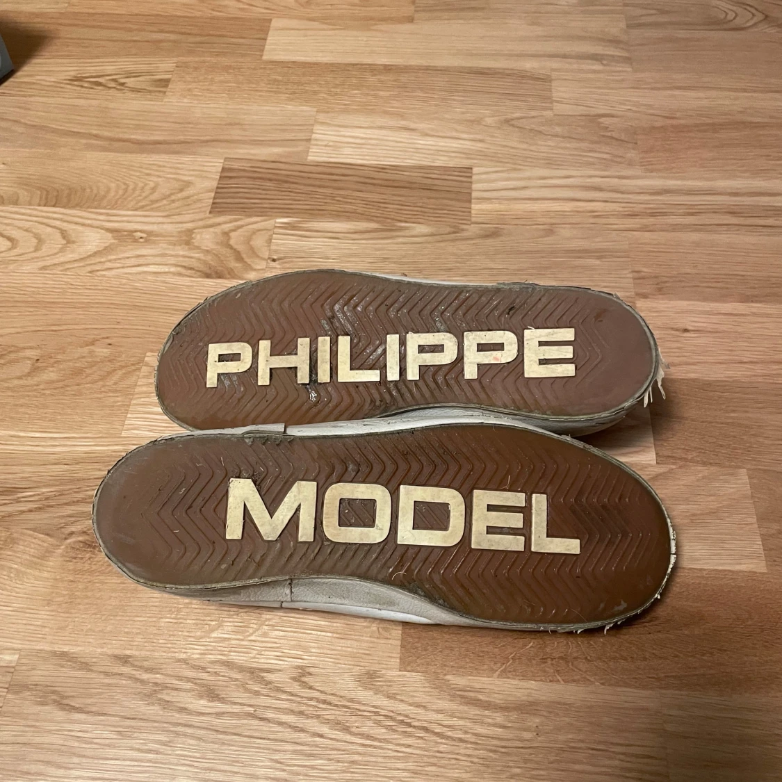 Vita Philippe Model sneakers med svart detalj - 3