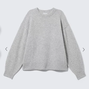 Grå stickad tröja weekday  - Intressekoll på denna  grå stickad tröja i storlek xs som är slutsåld på weekday. Stor i storleken och passar xs-m! Aldrig använd. Nypris 570 