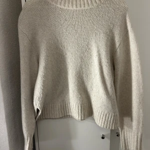 Stickad tröja - Beige stickad tröja 