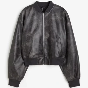 Skinnjacka - Bomberjacka i PU-material från H&M i storlek S