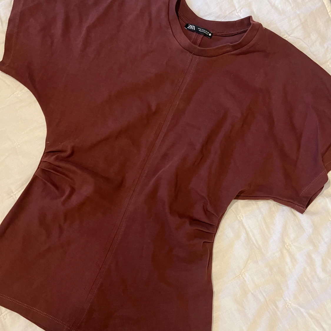 Topp med insydd midja från Zara - 3