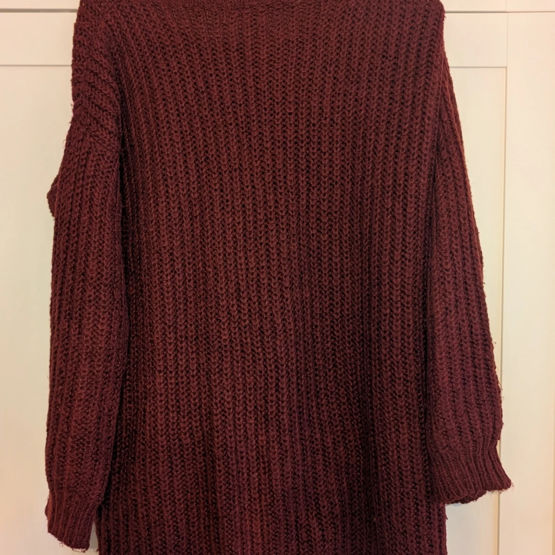 Vinröd stickad tröja från Sister - 1