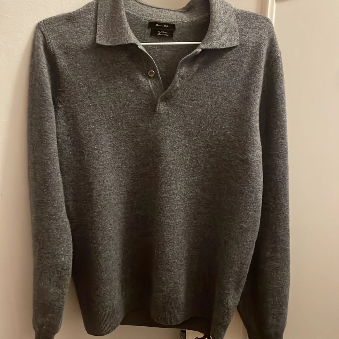 Grå kashmirpiké från Massimo Dutti - 1