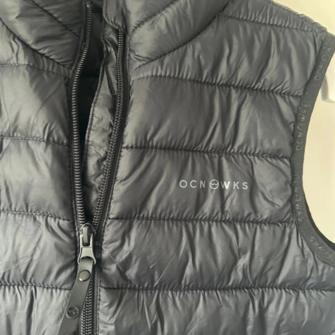 Svart dunväst från Ocean Works - 1