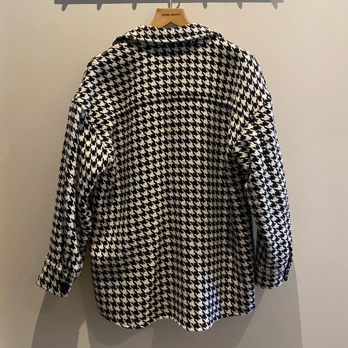 Jagcka från Ellos i svartvitt - 1