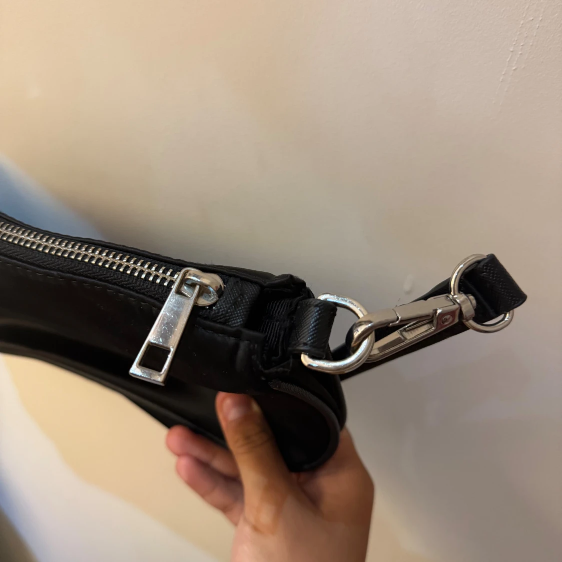 Svart axelväska från Zara - 1