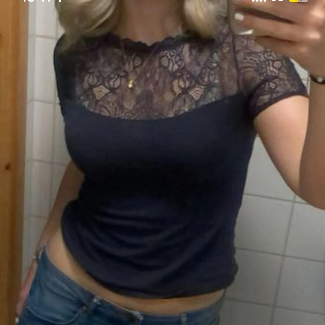 Svart spetsblus med kort ärm - 1