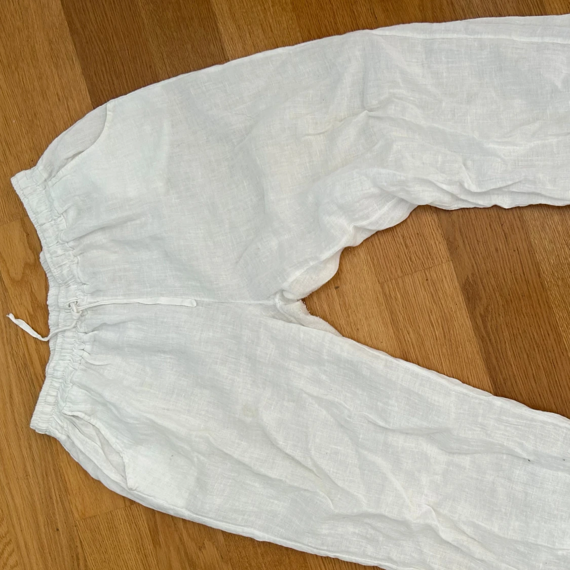 Vita linnebyxor med snörning - 2