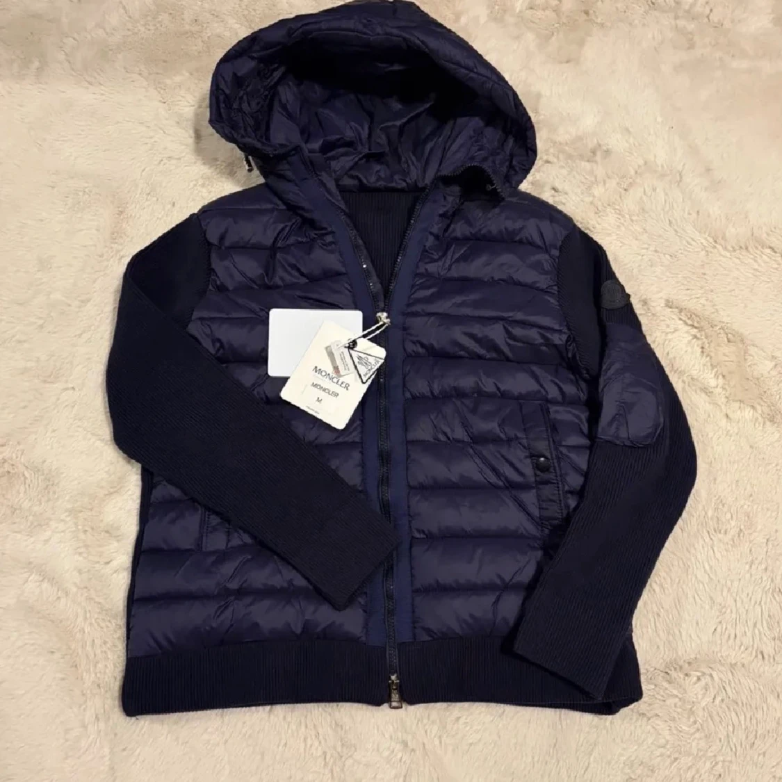 Mörkblå pufferjacka från Moncler