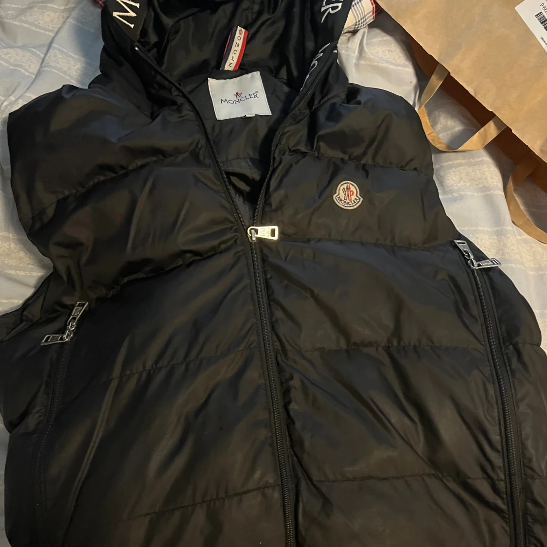 Svart dunväst från Moncler