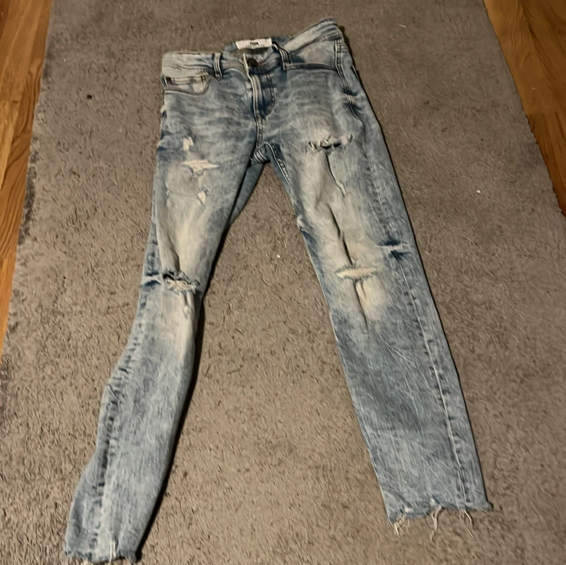 Ljusblå slitna jeans från FSBN - 1