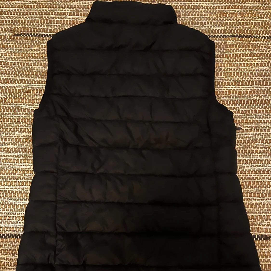 Svart dunväst från CRW - 1