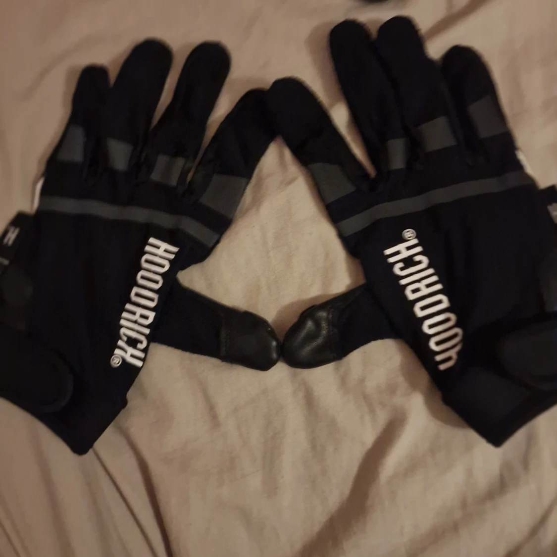 Svarta Hoodrich handskar - 2