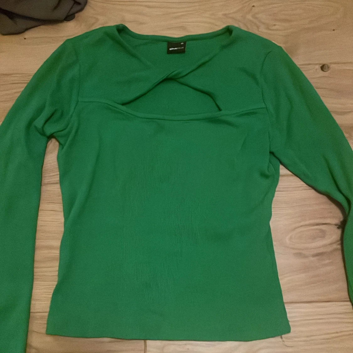 Grön croppad långärmad topp Gina Tricot - 3