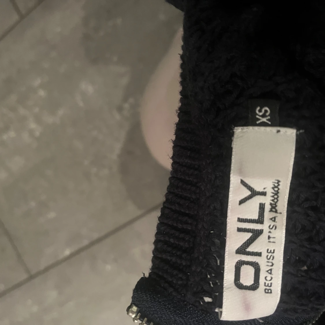 Svart stickad randig tröja från ONLY - 2