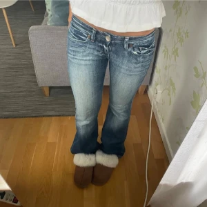 Jeans Lowwaist lågmidjade bootcut - Jeans, midja(rakt över): 37 cm innerbenslängd: 79 cm