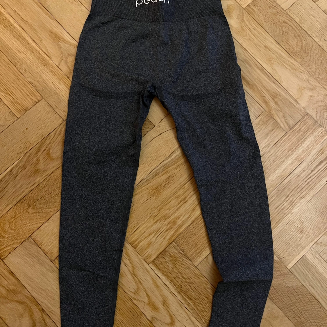 Mörkgrå tights från Peach - 1