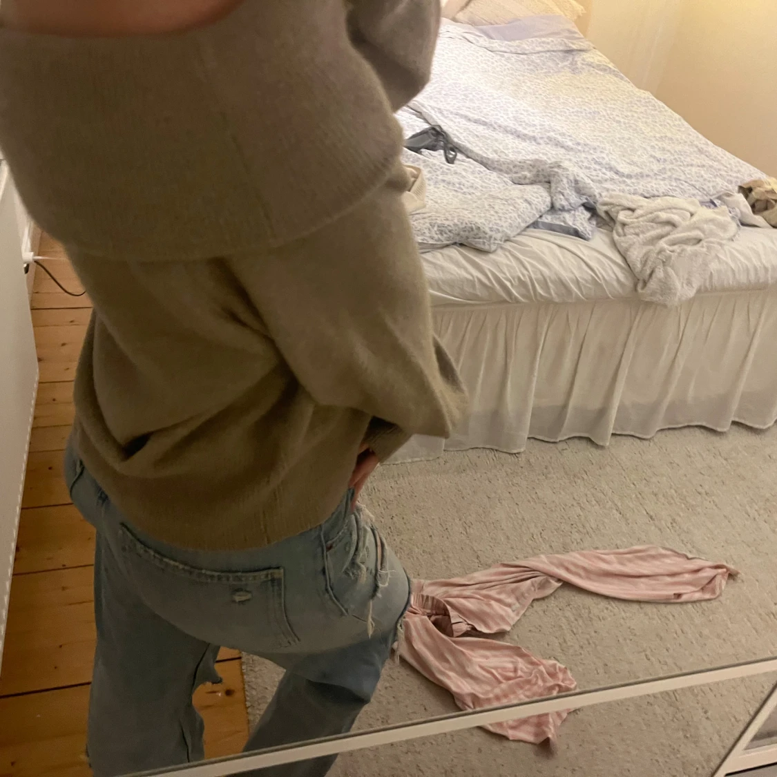 Beige offshoulder stickad tröja - 3