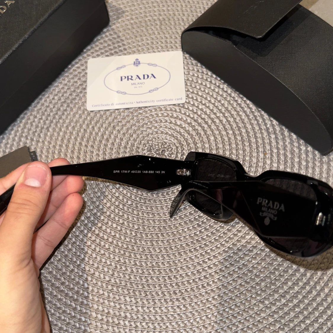 Svarta solglasögon från Prada - 3