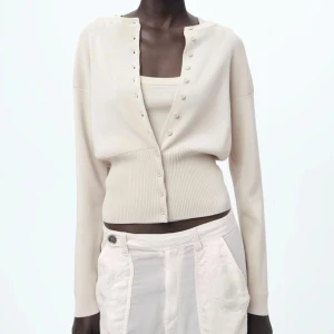 Åtsittande kofta - Sååå sjukt snygg kofta ifrån Zara som är helt slutsåld!! Sitter såå snyggt💞💞