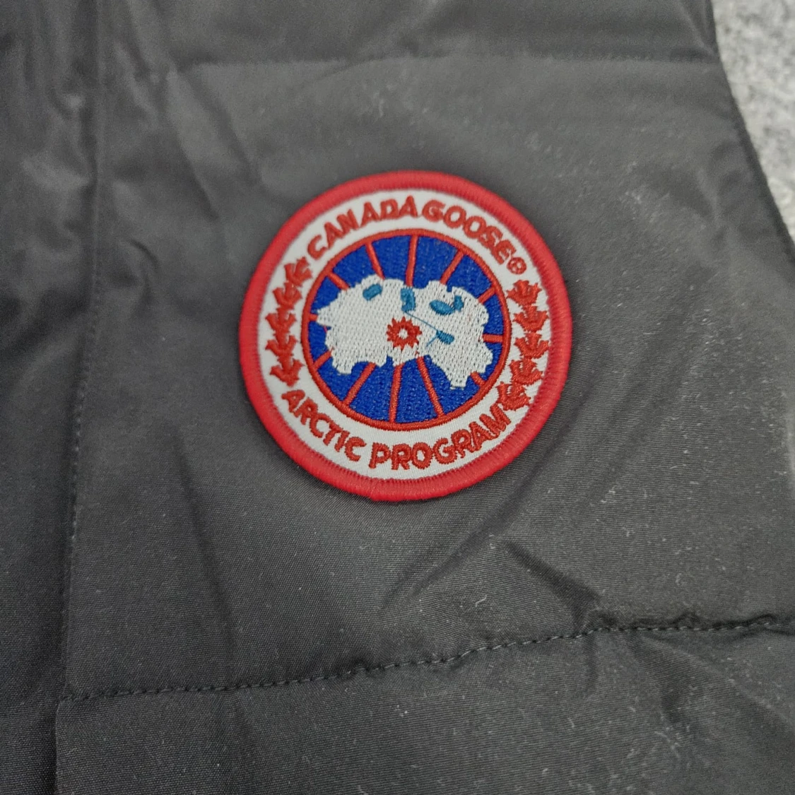 Svart dunväst från Canada Goose - 1