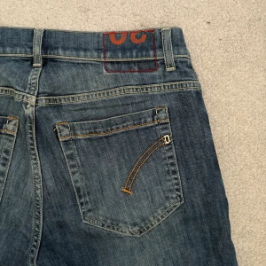 Dondup George skinnet fit - Snygga Dondup jeans i modellen George skinnet fit. Grymt skick och bra passform.