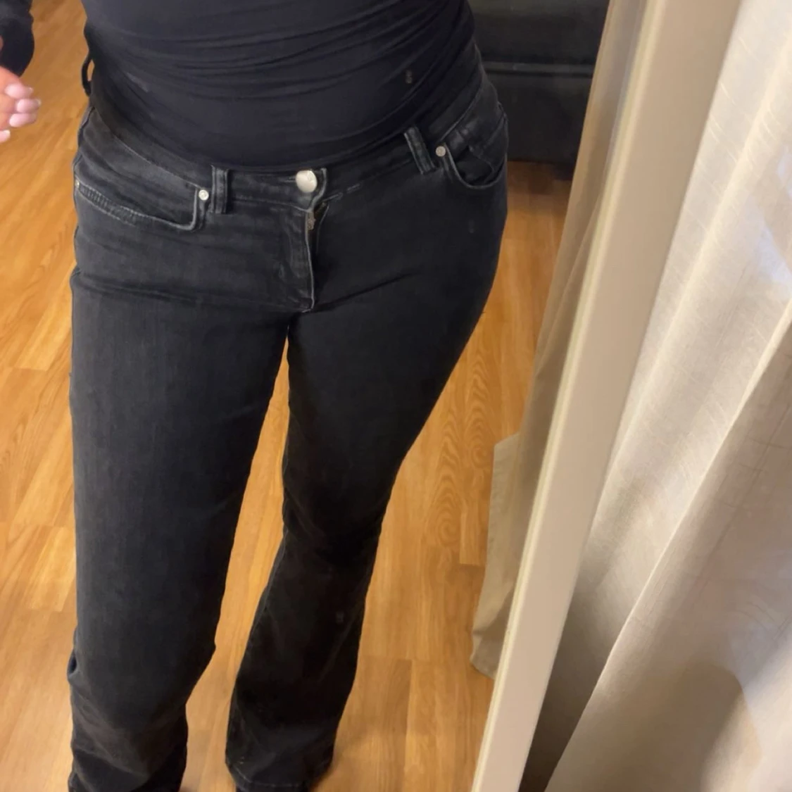 Svarta bootcut jeans  - 1