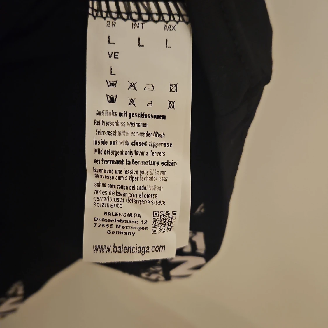 Svart t-shirt med logga - 3