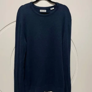 Jack & Jones tröja  - Jack & Jones tröja | Skick: 9/10 | Tillbehör: Endast tröjan | Nypris: +- 399 SEK | Pris kan diskuteras, vid fler bilder eller frågor hör av dig. 🍂🍁