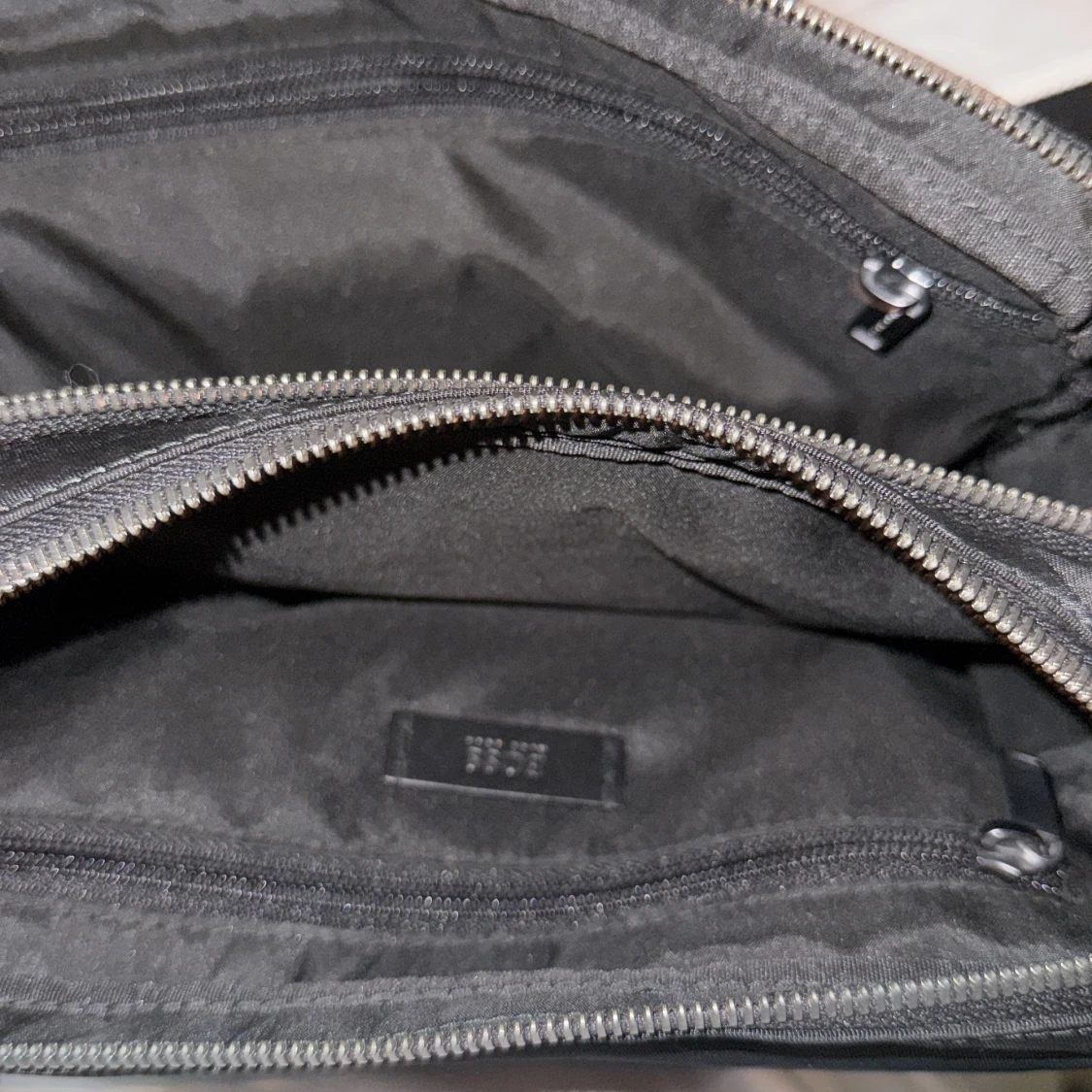 Svart axelväska från BOSS - 2